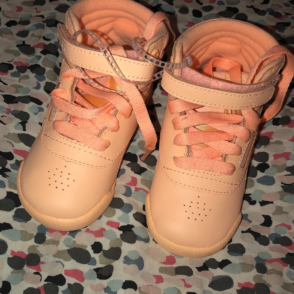 Baby Reebok - Picture 2 of 4